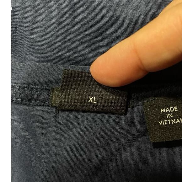 Boss Hugo Boss Blue Textured V-Neck Muscle T-Shirt    Size: XL - Picture 4 of 4